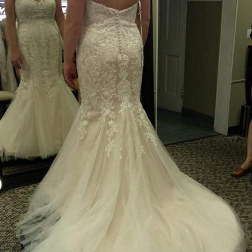 Wedding Dress - Picture 3 of 6